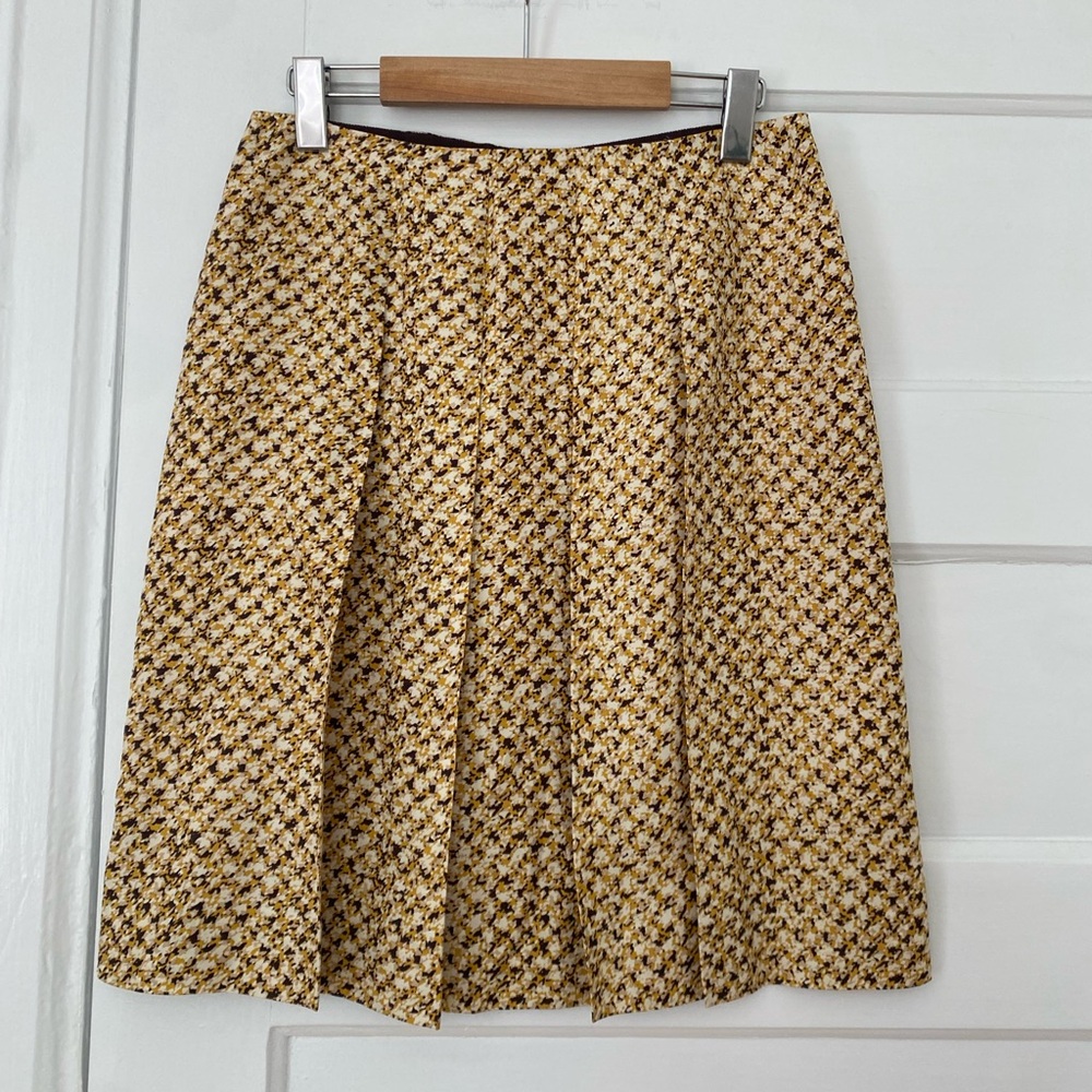 Banana Republic pleated silk neutral skirt
